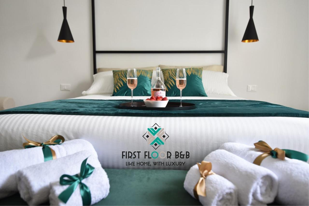 First Floor B&B Bari Bagian luar foto