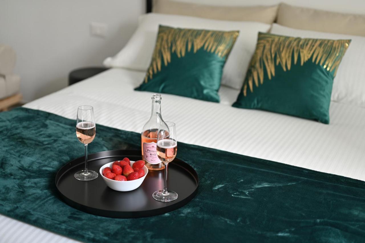 First Floor B&B Bari Bagian luar foto