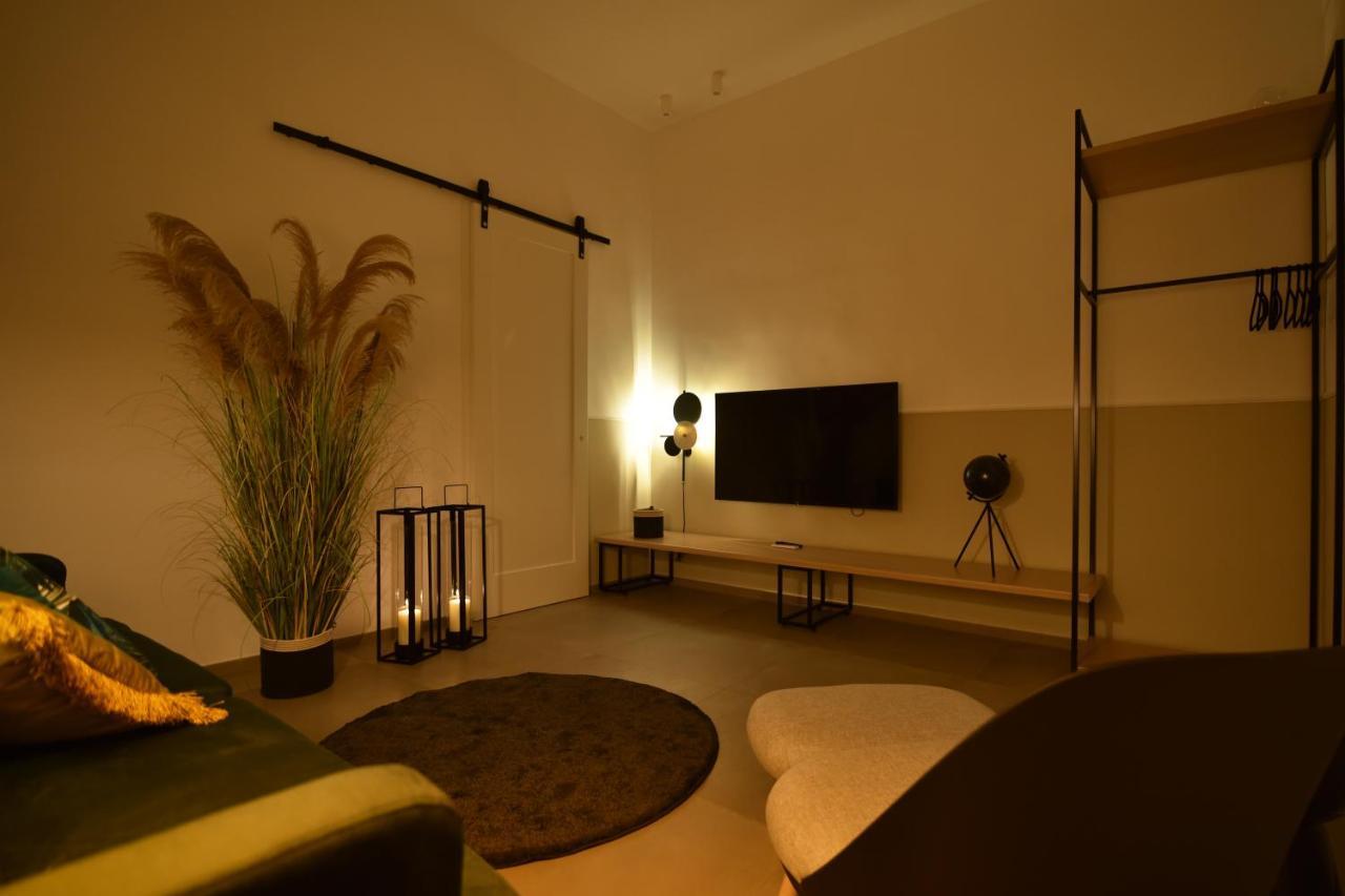 First Floor B&B Bari Bagian luar foto