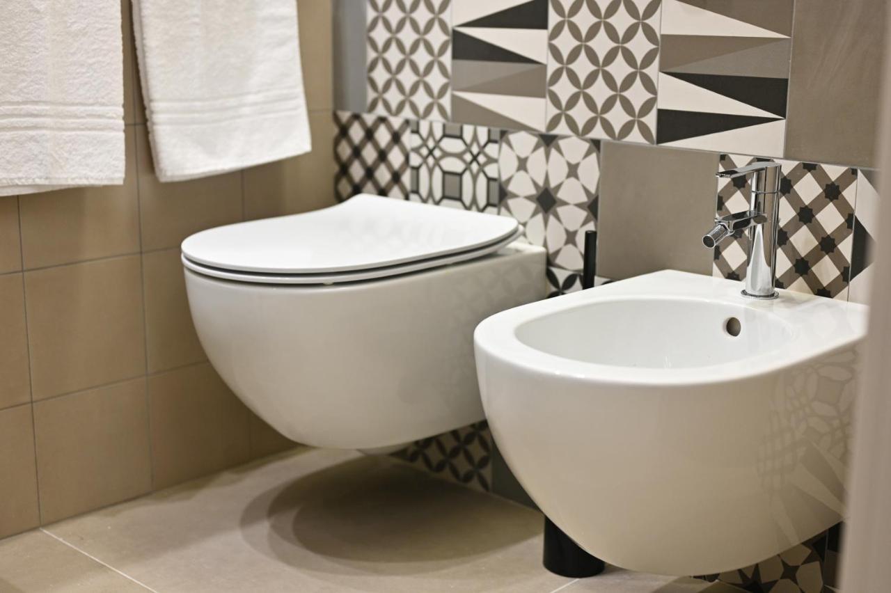 First Floor B&B Bari Bagian luar foto